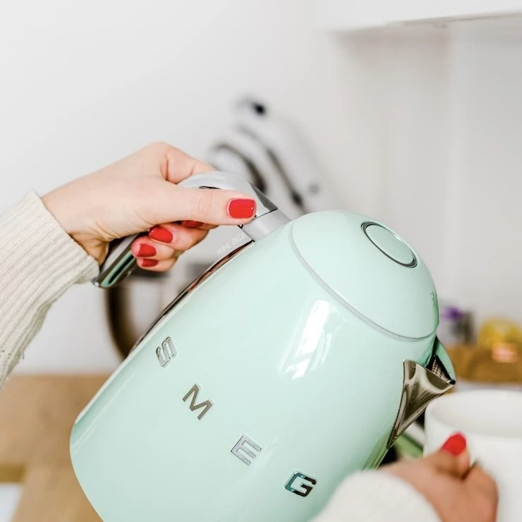 Ấm siêu tốc SMEG KLF04PGEU Pastel Green 1,8L 2400W màu xanh mint có chỉnh nhiệt độ