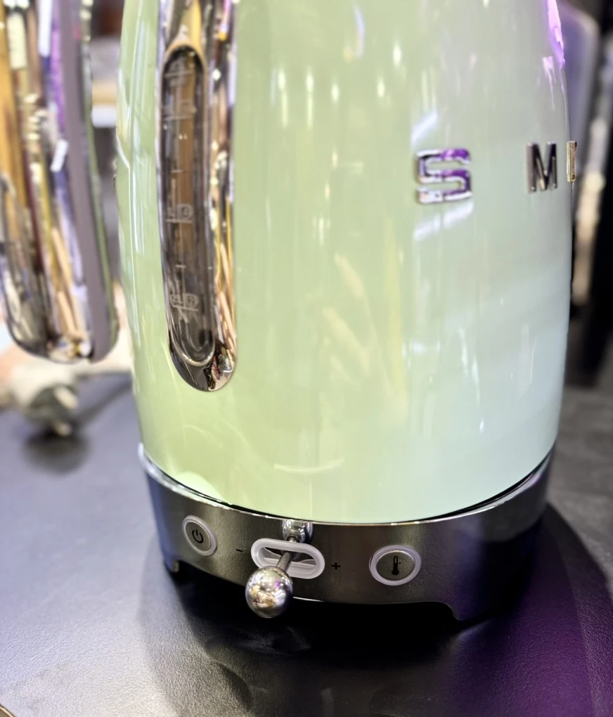 Ấm siêu tốc SMEG KLF04PGEU Pastel Green 1,8L 2400W màu xanh mint có chỉnh nhiệt độ