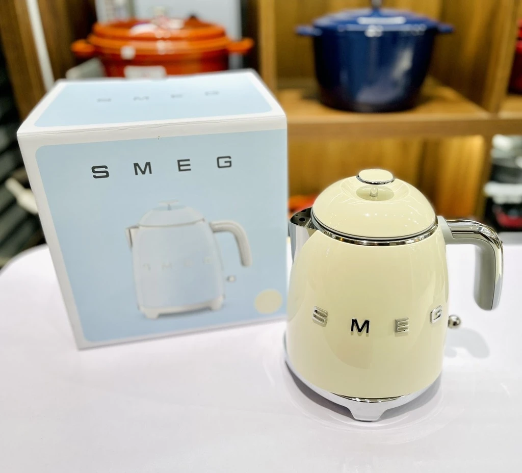 Ấm siêu tốc SMEG KLF05CREU Cream 0,8L 1400W màu kem