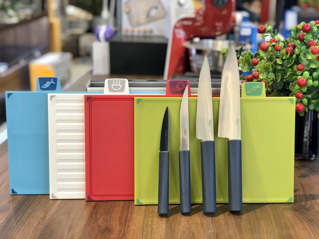 BỘ THỚT JOSEPH JOSEPH KÈM DAO (LOẠI CÓ THỚT NHÁM)