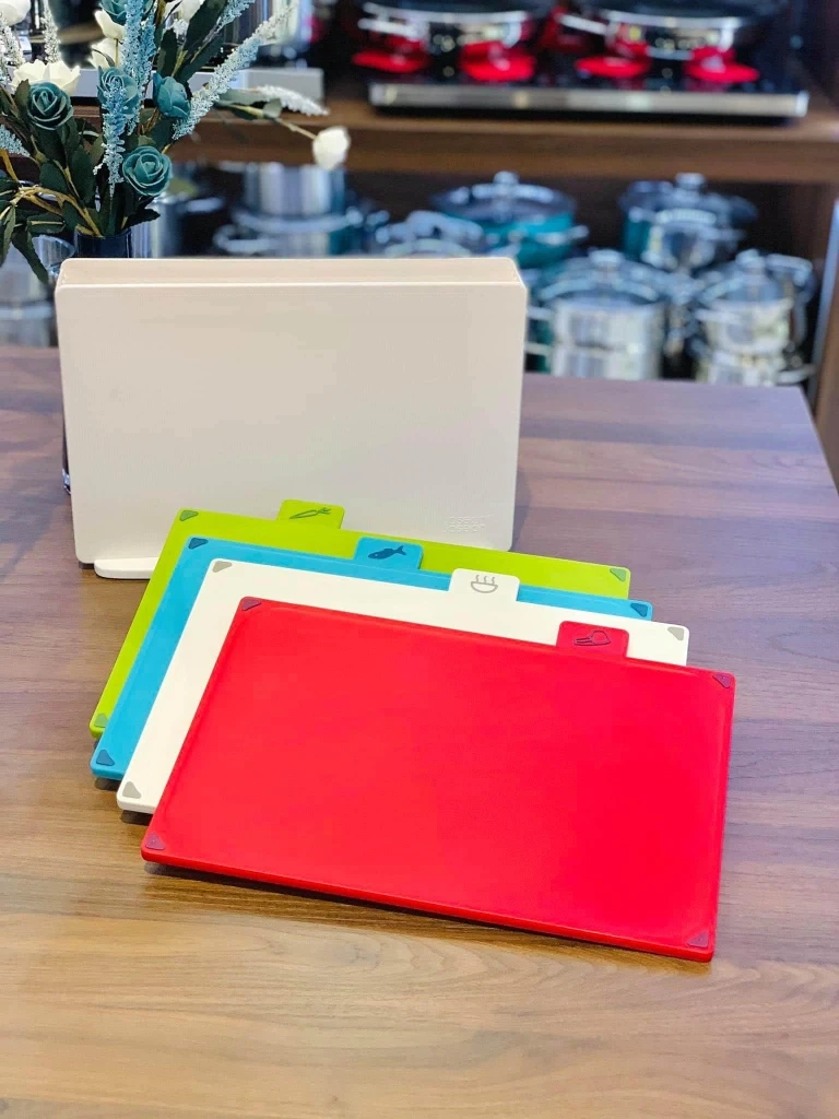 BỘ THỚT JOSEPH JOSEPH SET 4 MÓN VỎ TRẮNG (size 30 x 20cm)