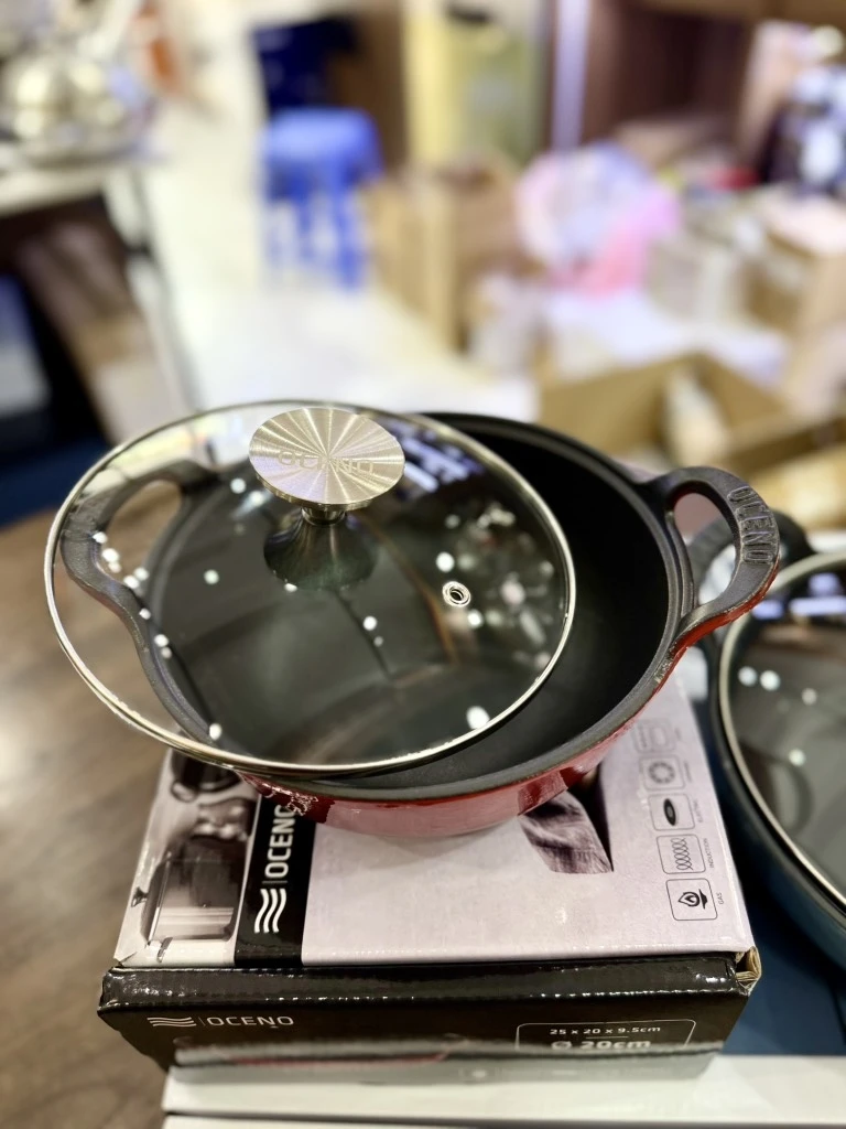 Chảo gang đúc Oceno 20cm sâu lòng màu đỏ (có nắp)
