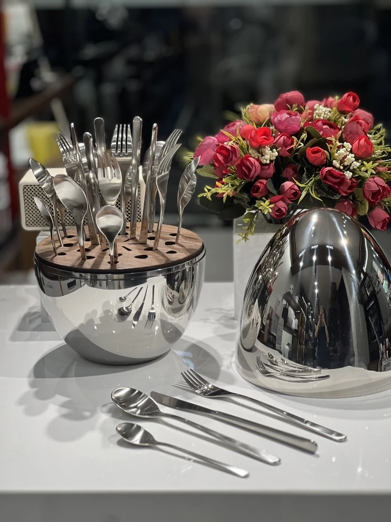 Quả trứng đựng dao thìa dĩa 24 món