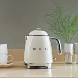 Ấm siêu tốc SMEG KLF05CREU Cream 0,8L 1400W màu kem