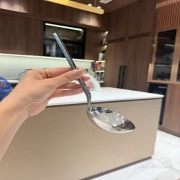 Muôi canh inox cán dài nguyên khối Kalpen (To)