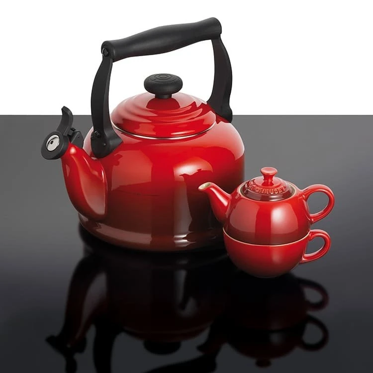 Ấm đun nước Le Creuset màu đỏ 2.1L