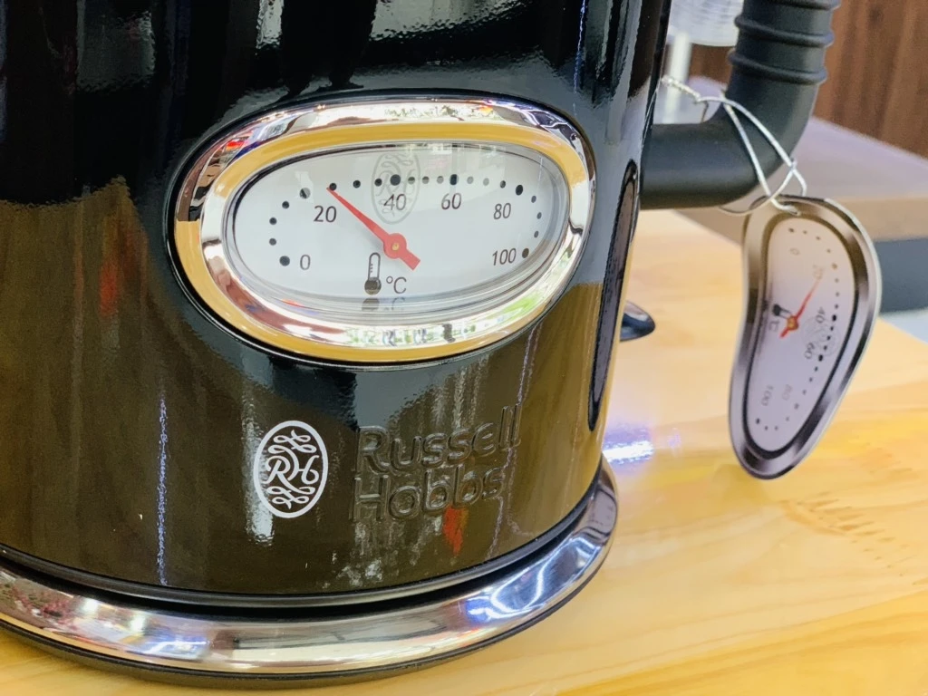 Ấm siêu tốc Russell Hobbs Retro 1,7L màu đen