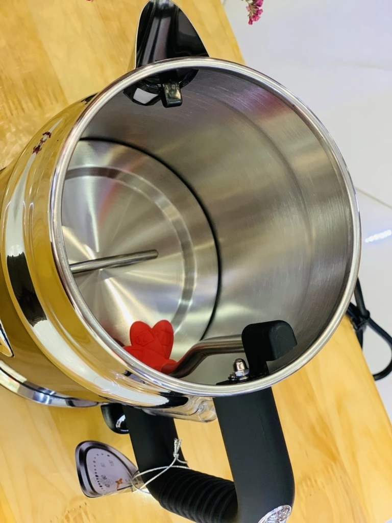 Ấm siêu tốc Russell Hobbs Retro 1,7L màu đen