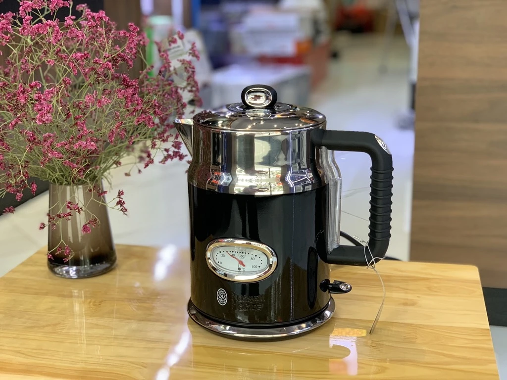 Ấm siêu tốc Russell Hobbs Retro 1,7L màu đen