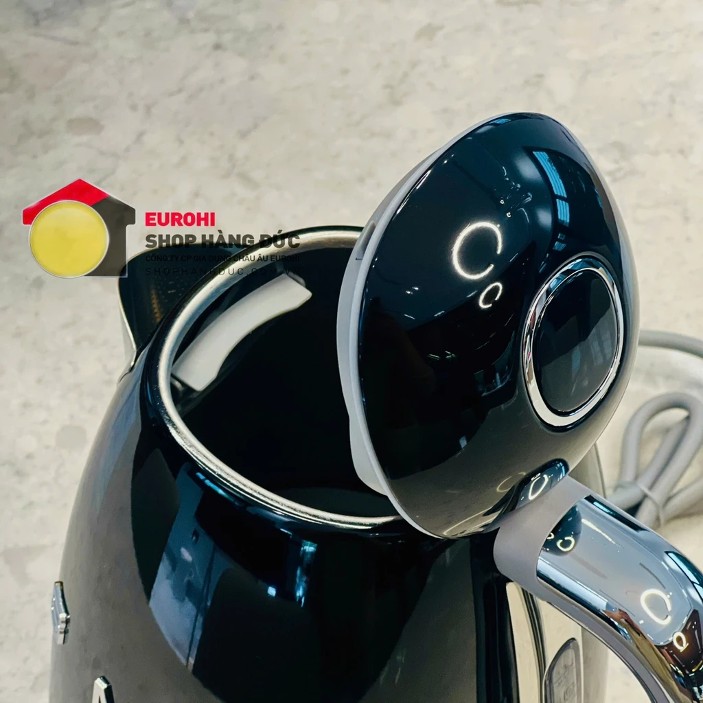 Ấm siêu tốc Smeg KLF03BLEU Glossy Black 1,7L màu đen
