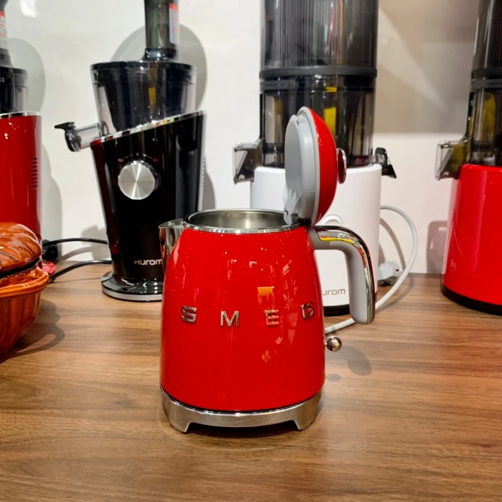Ấm siêu tốc SMEG KLF05RDEU Red 0,8L 1400W màu đỏ