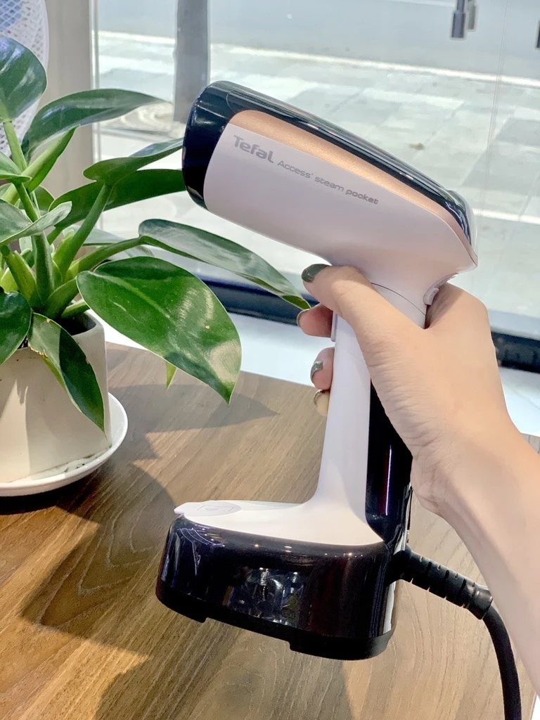 BÀN LÀ HƠI NƯỚC CẦM TAY TEFAL DT3030