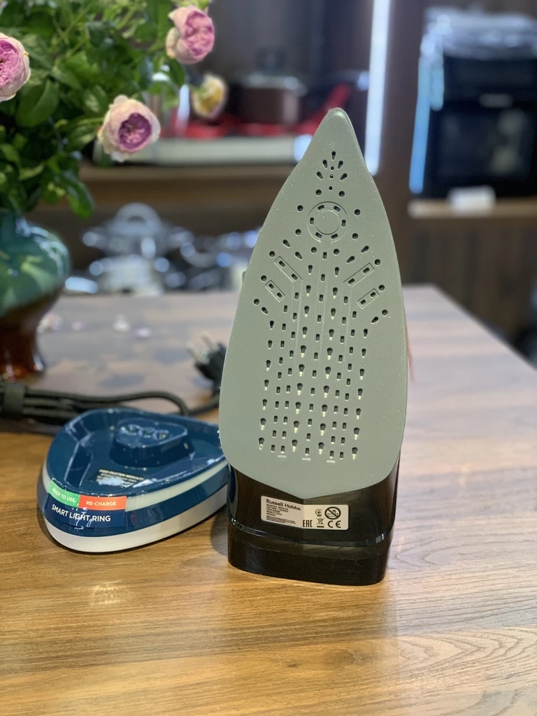 Bàn Là Không dây Russell Hobbs 26020-56