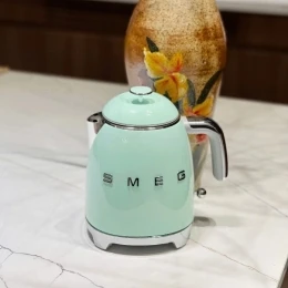 Ấm siêu tốc mini SMEG KLF05PGEU Pastel Green 0,8L màu xanh mint