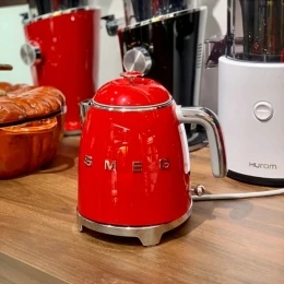 Ấm siêu tốc SMEG KLF05RDEU Red 0,8L 1400W màu đỏ