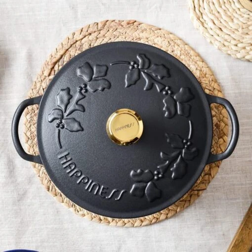 Nồi chảo gang Happiness 23cm dây hoa – phiên bản Limited