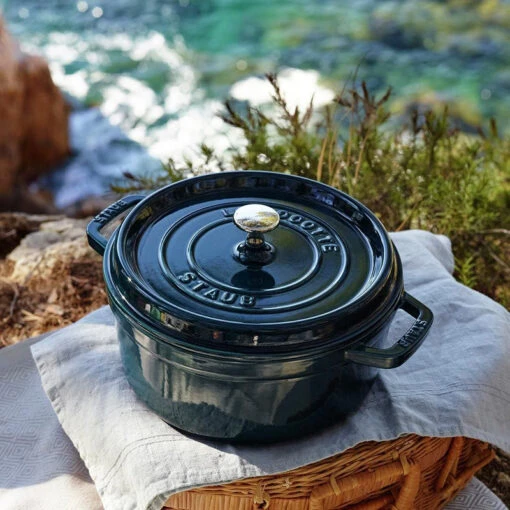 Nồi gang Staub xanh lamer size 20cm